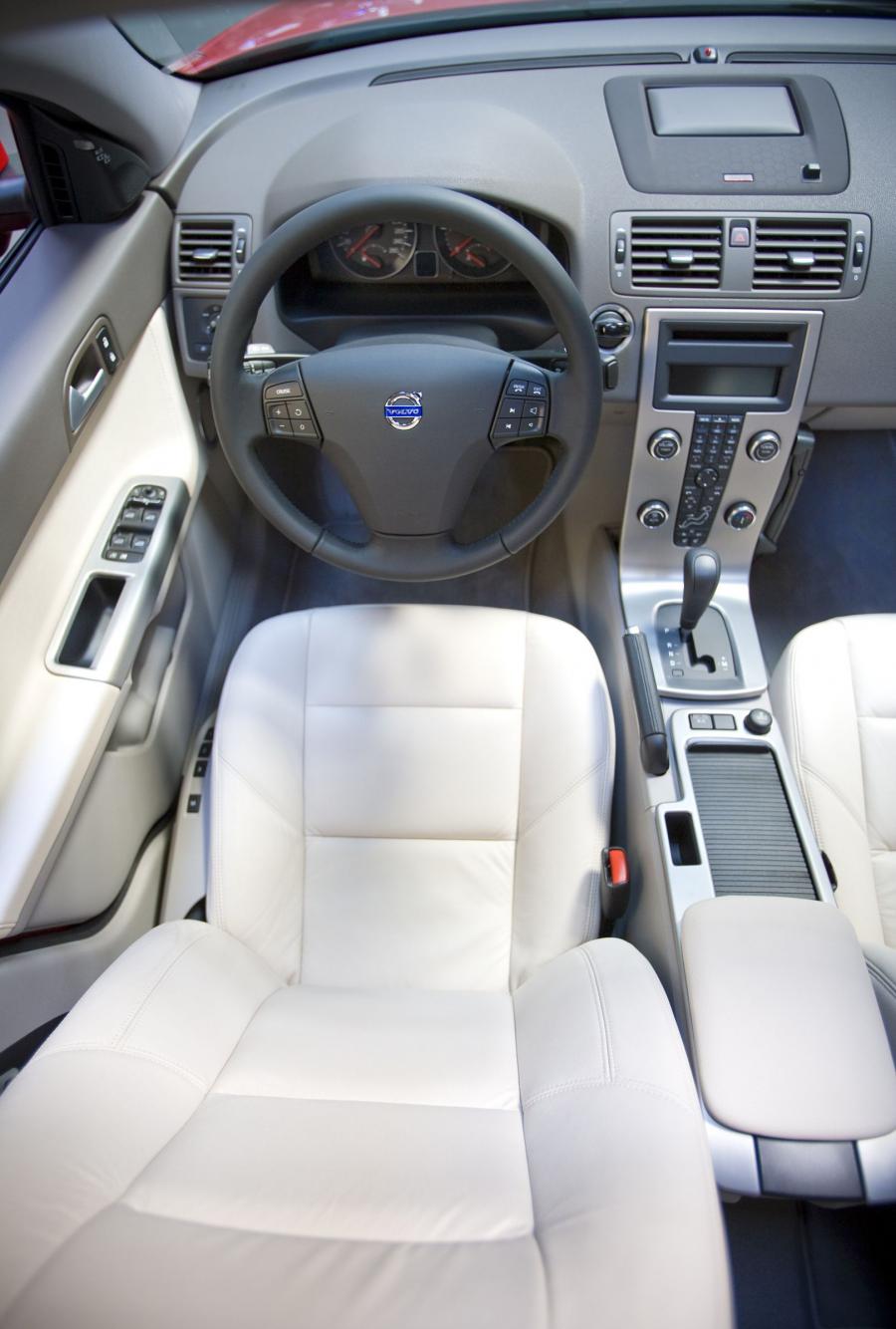  Volvo S40 2008 года  (фото 92 из 105)